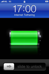 iPhone 3G home screen : 3G Internet Tethering top blue band with clock and battery position